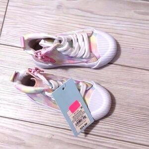 (72-3171)   Girls' Cat & Jack Shane Shoes  Sz 5